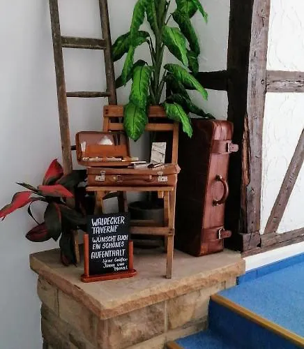 酒店 Waldecker Taverne *